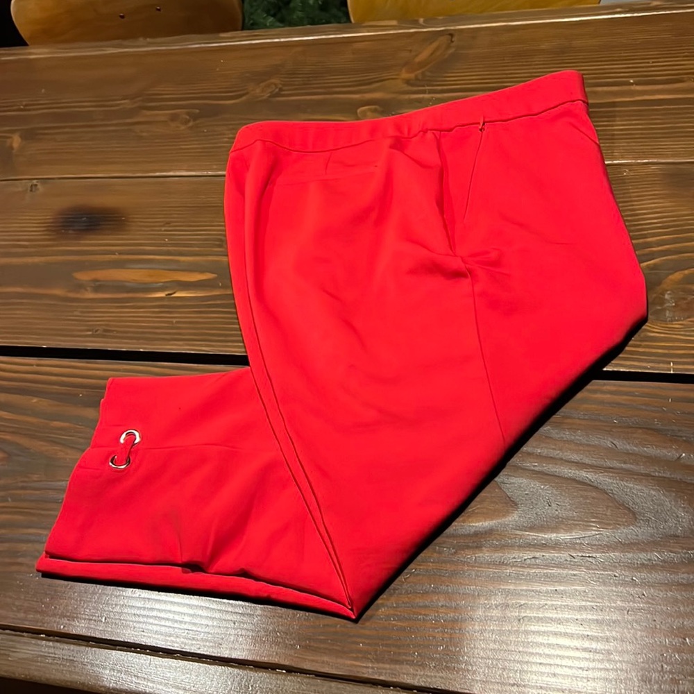 Rafaella Capris-curvy. Size 16 Red